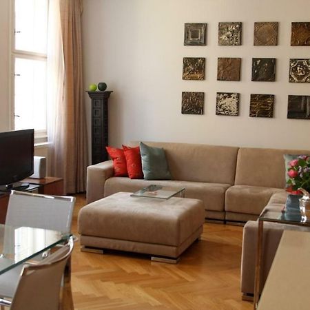 Spacious Elegance In The Heart Of Old Town Prag Eksteriør billede
