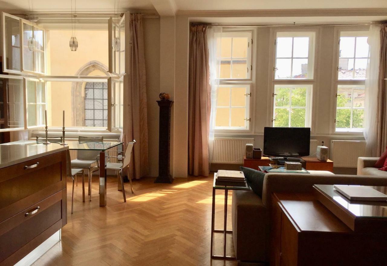 Spacious Elegance In The Heart Of Old Town Prag Eksteriør billede