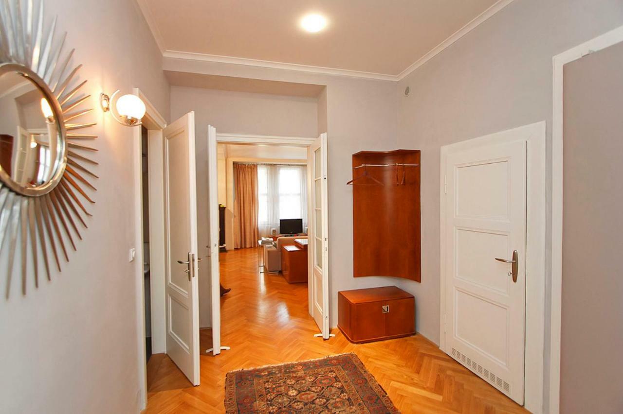 Spacious Elegance In The Heart Of Old Town Prag Eksteriør billede