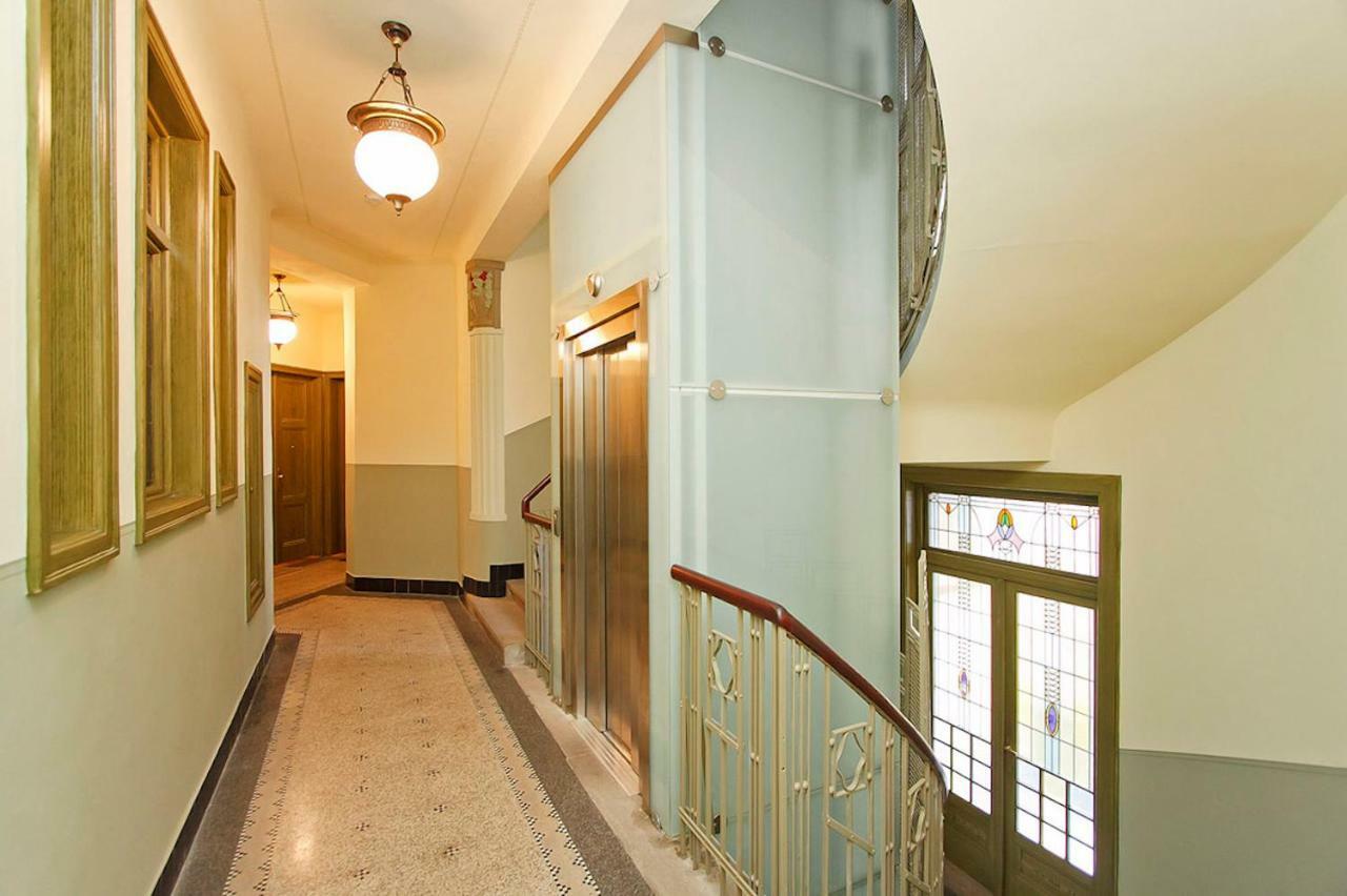 Spacious Elegance In The Heart Of Old Town Prag Eksteriør billede