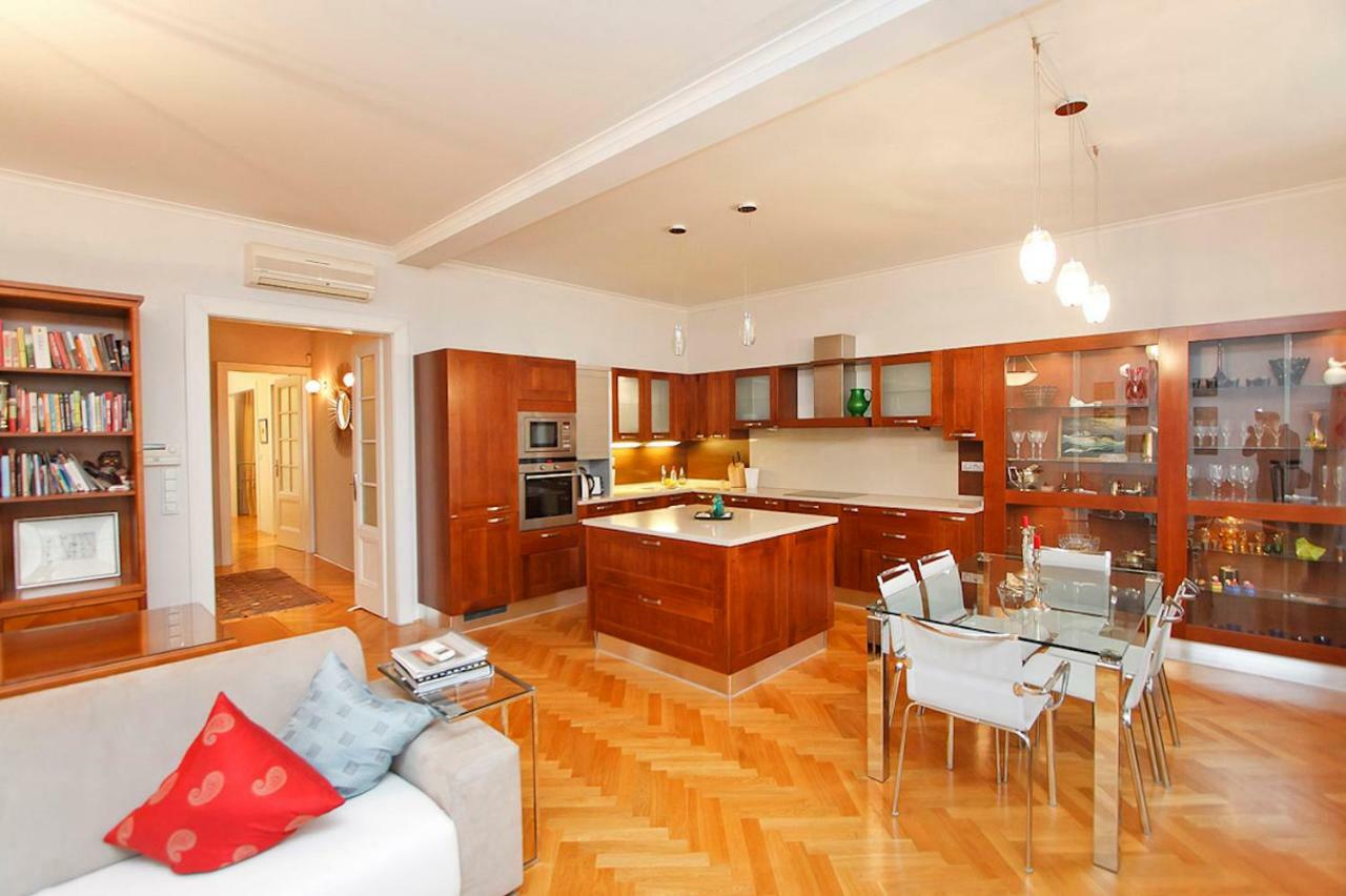 Spacious Elegance In The Heart Of Old Town Prag Eksteriør billede